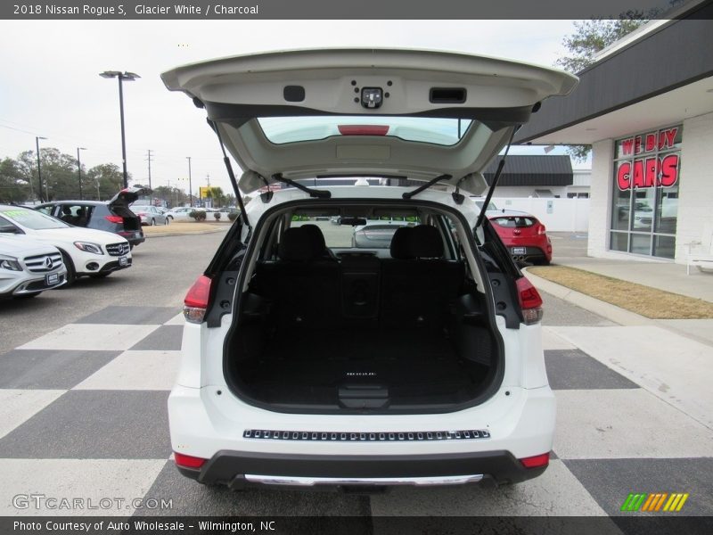 Glacier White / Charcoal 2018 Nissan Rogue S