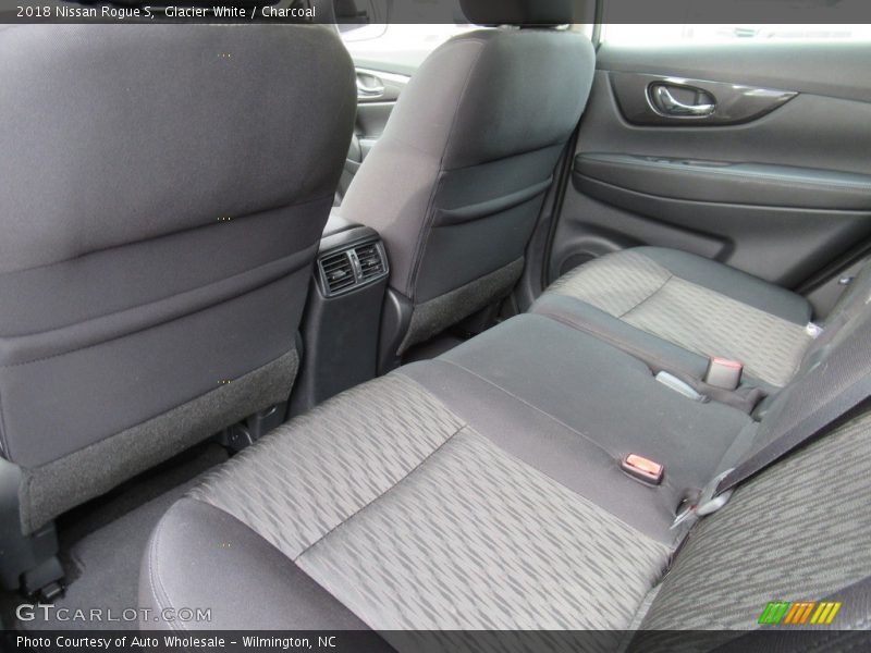 Glacier White / Charcoal 2018 Nissan Rogue S
