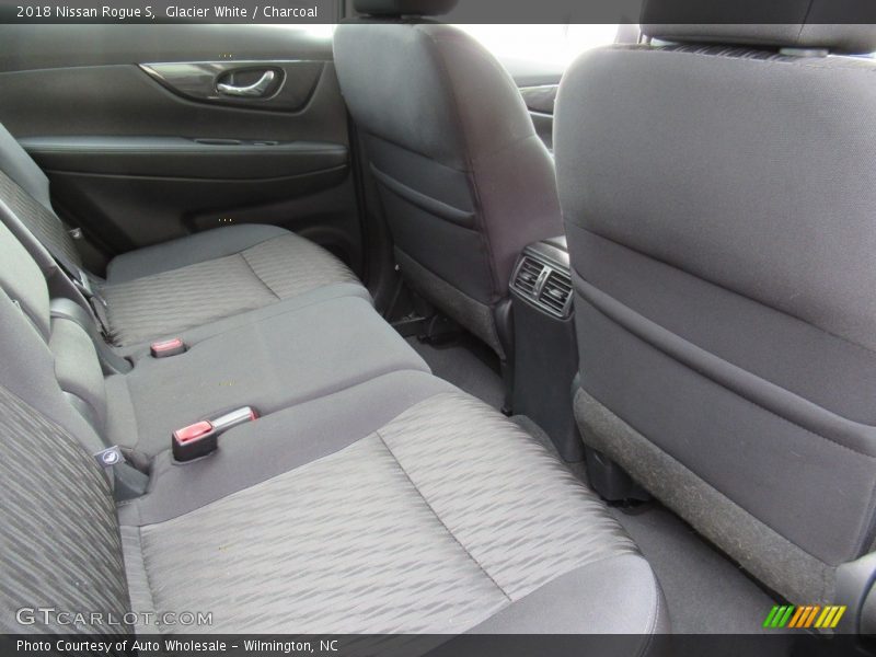 Glacier White / Charcoal 2018 Nissan Rogue S