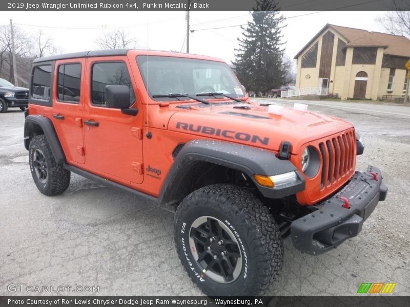 Front 3/4 View of 2019 Wrangler Unlimited Rubicon 4x4