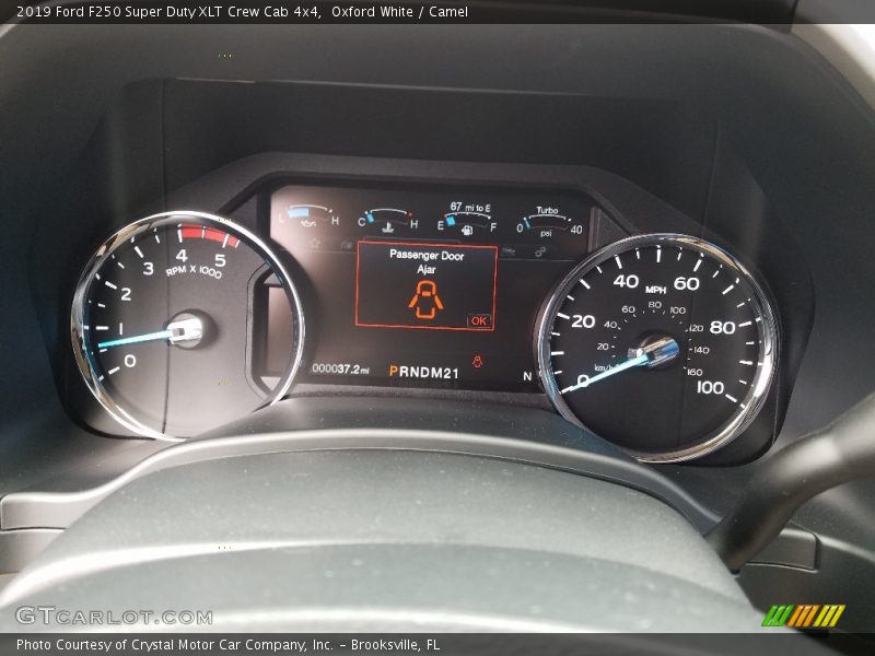 Oxford White / Camel 2019 Ford F250 Super Duty XLT Crew Cab 4x4