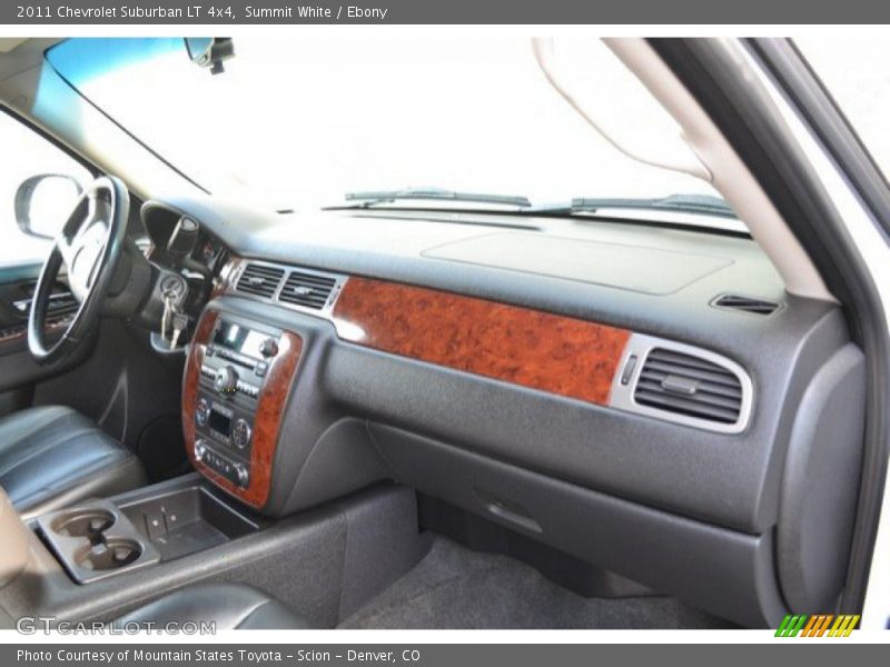 Summit White / Ebony 2011 Chevrolet Suburban LT 4x4