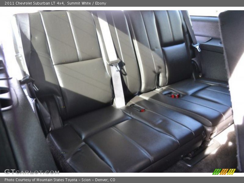 Summit White / Ebony 2011 Chevrolet Suburban LT 4x4