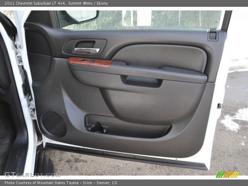 Summit White / Ebony 2011 Chevrolet Suburban LT 4x4