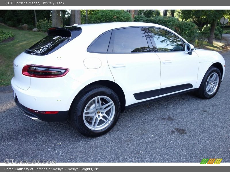 White / Black 2018 Porsche Macan
