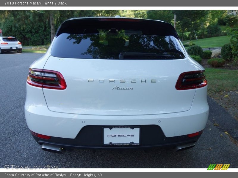 White / Black 2018 Porsche Macan