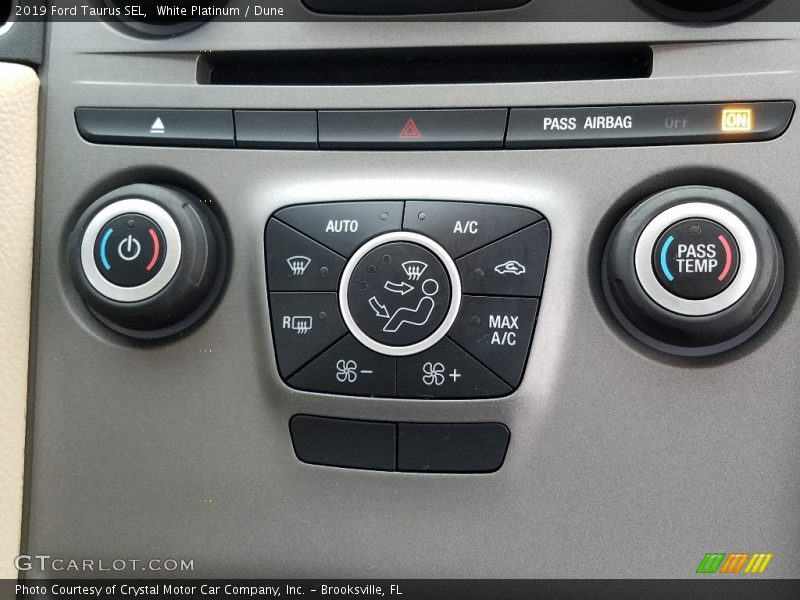 White Platinum / Dune 2019 Ford Taurus SEL