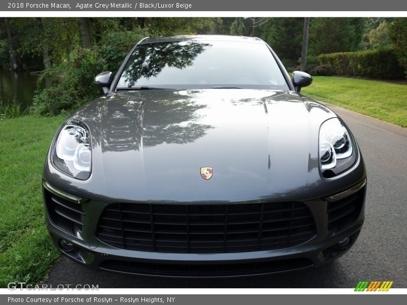 Agate Grey Metallic / Black/Luxor Beige 2018 Porsche Macan