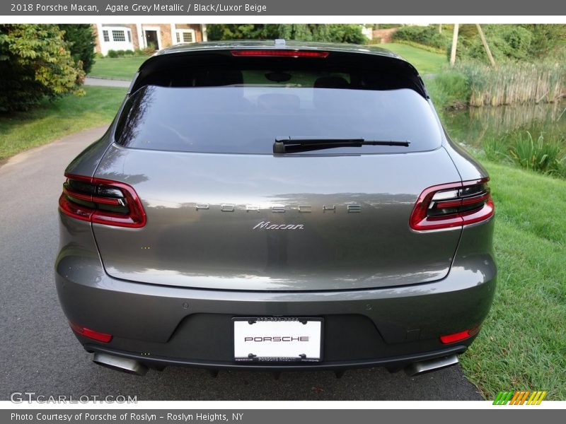 Agate Grey Metallic / Black/Luxor Beige 2018 Porsche Macan