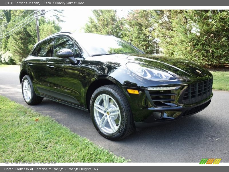 Black / Black/Garnet Red 2018 Porsche Macan