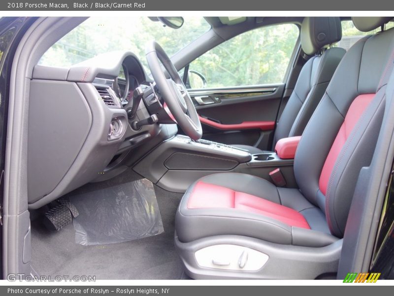 Black / Black/Garnet Red 2018 Porsche Macan