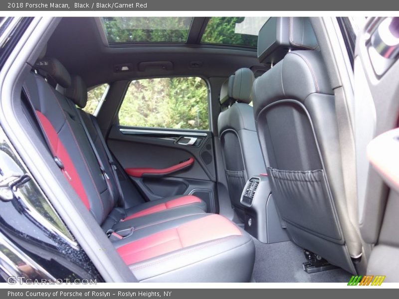 Black / Black/Garnet Red 2018 Porsche Macan