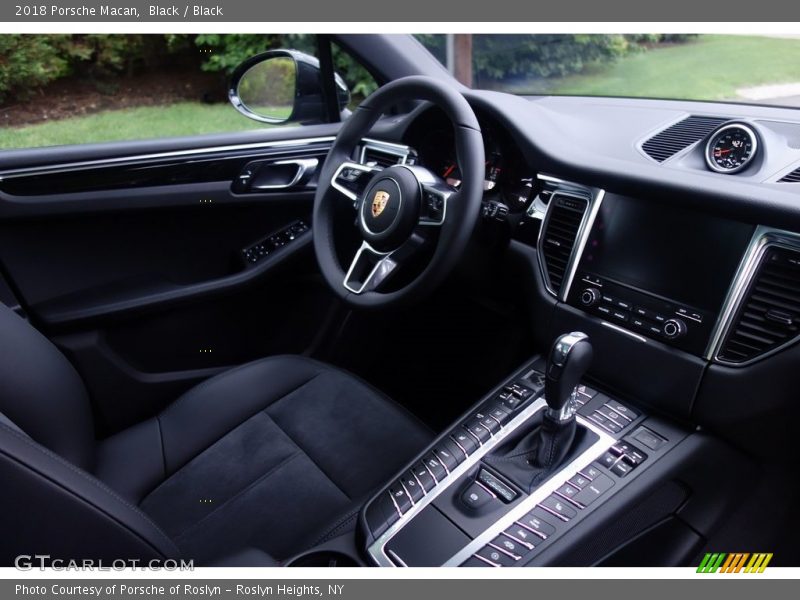 Black / Black 2018 Porsche Macan