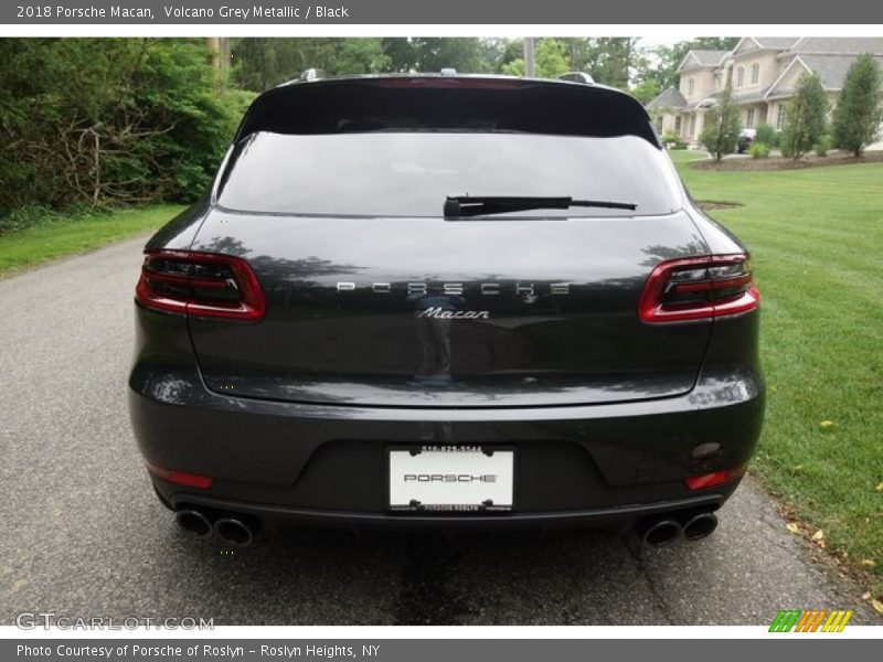 Volcano Grey Metallic / Black 2018 Porsche Macan