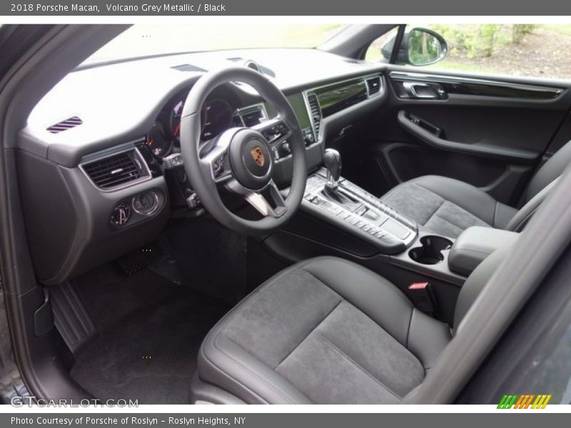 Volcano Grey Metallic / Black 2018 Porsche Macan