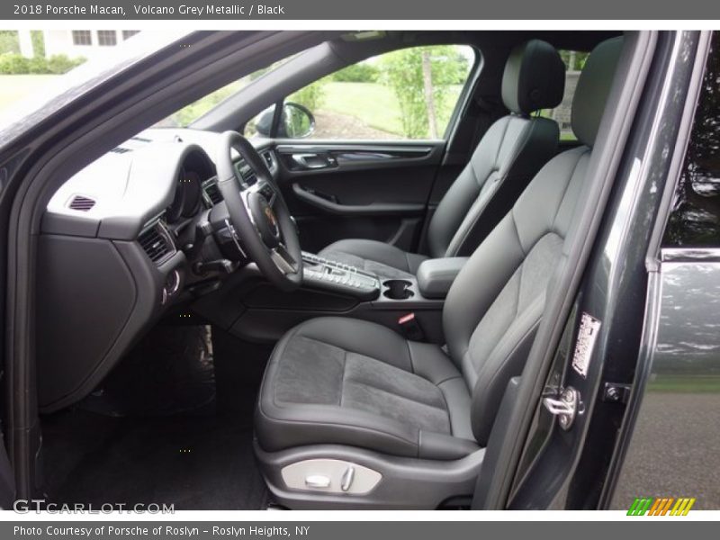 Volcano Grey Metallic / Black 2018 Porsche Macan