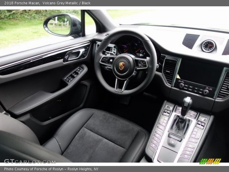 Volcano Grey Metallic / Black 2018 Porsche Macan
