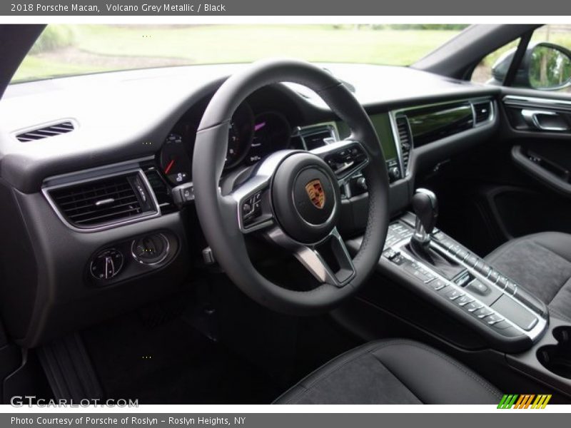 Volcano Grey Metallic / Black 2018 Porsche Macan