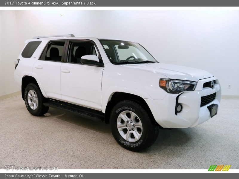 Super White / Black 2017 Toyota 4Runner SR5 4x4