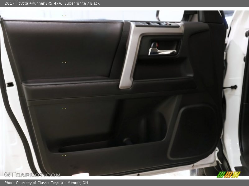 Super White / Black 2017 Toyota 4Runner SR5 4x4