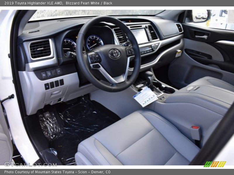 Blizzard Pearl White / Black 2019 Toyota Highlander XLE AWD