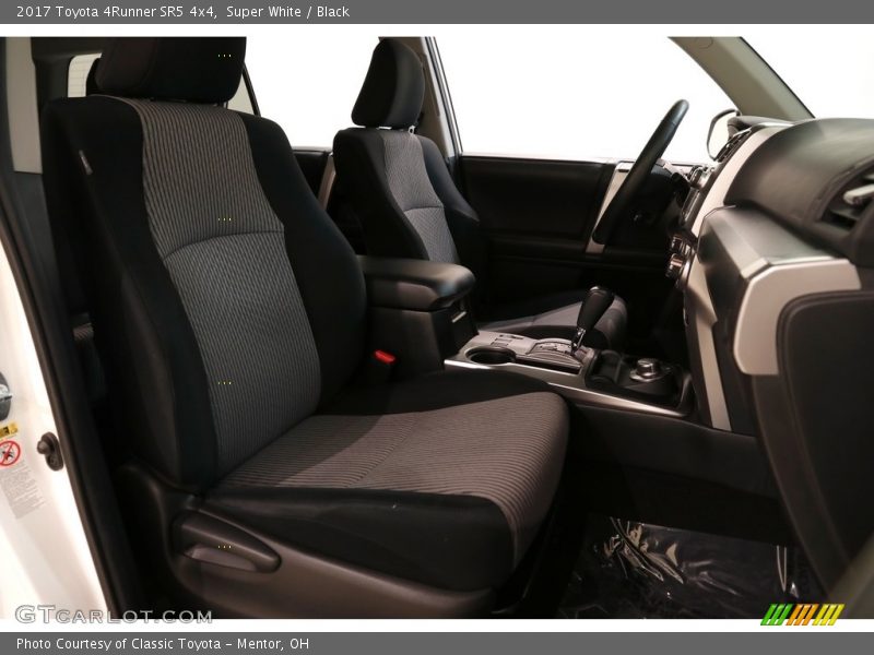 Super White / Black 2017 Toyota 4Runner SR5 4x4