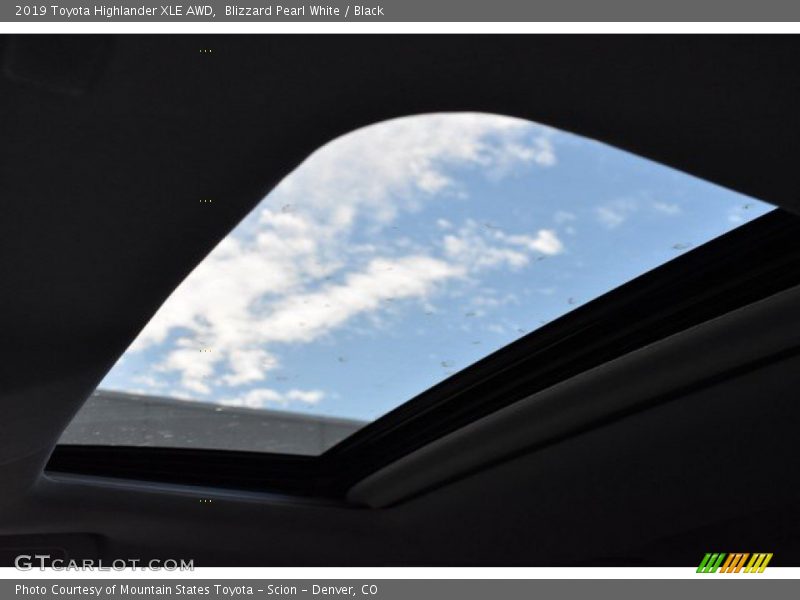 Blizzard Pearl White / Black 2019 Toyota Highlander XLE AWD