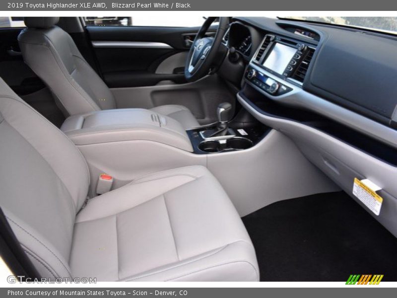 Blizzard Pearl White / Black 2019 Toyota Highlander XLE AWD