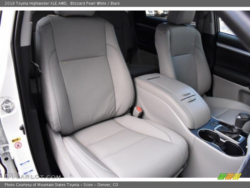 Blizzard Pearl White / Black 2019 Toyota Highlander XLE AWD