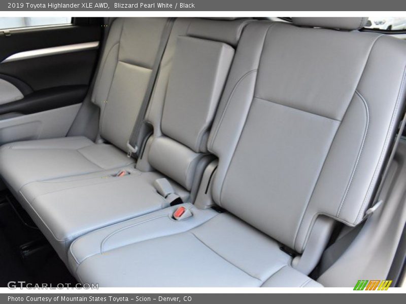 Blizzard Pearl White / Black 2019 Toyota Highlander XLE AWD