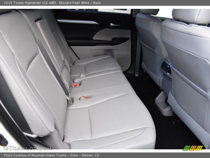 Blizzard Pearl White / Black 2019 Toyota Highlander XLE AWD