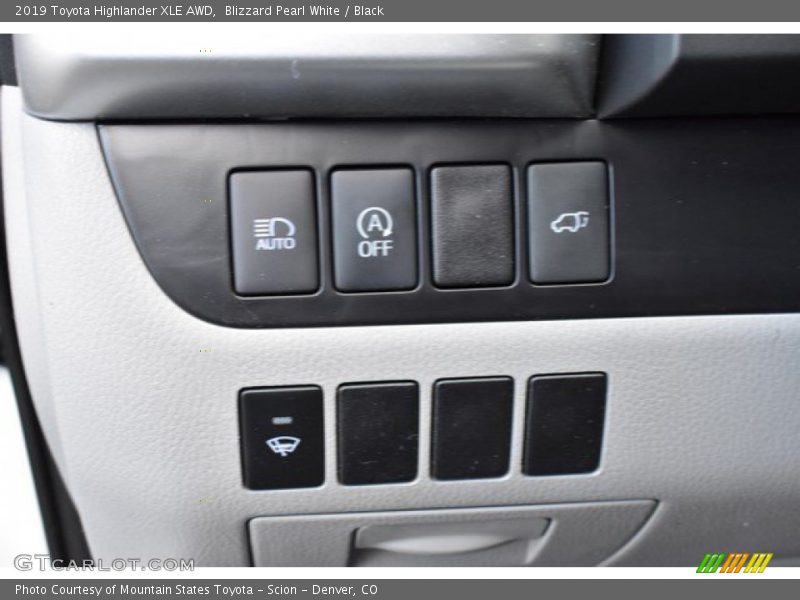 Blizzard Pearl White / Black 2019 Toyota Highlander XLE AWD