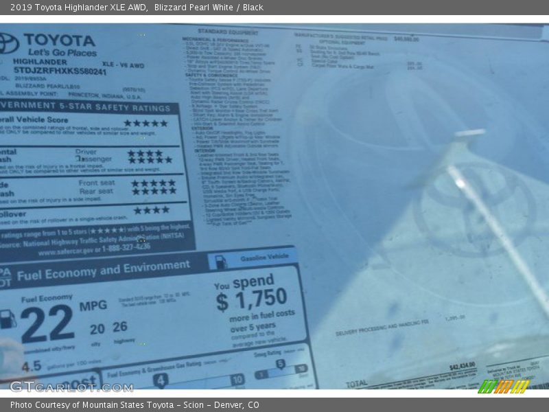 Blizzard Pearl White / Black 2019 Toyota Highlander XLE AWD