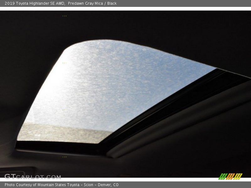 Predawn Gray Mica / Black 2019 Toyota Highlander SE AWD
