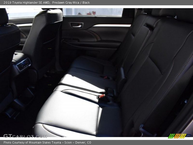 Predawn Gray Mica / Black 2019 Toyota Highlander SE AWD