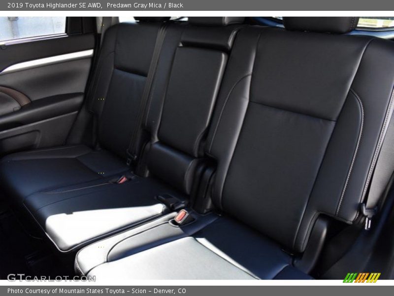 Predawn Gray Mica / Black 2019 Toyota Highlander SE AWD