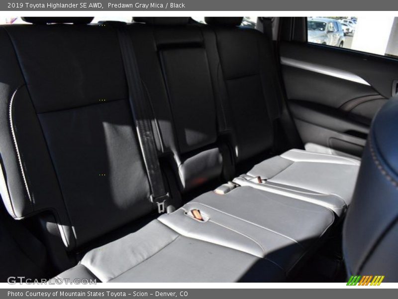 Predawn Gray Mica / Black 2019 Toyota Highlander SE AWD