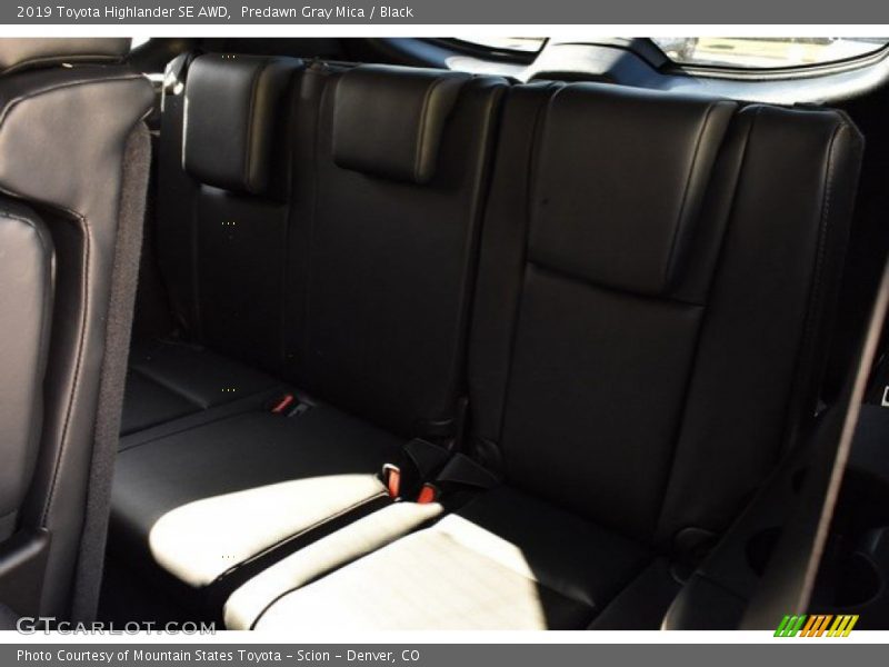 Predawn Gray Mica / Black 2019 Toyota Highlander SE AWD