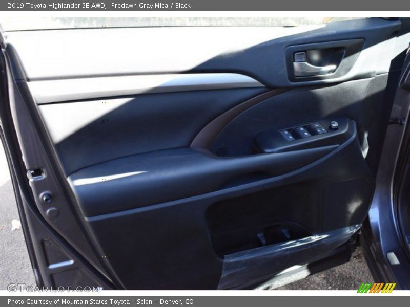 Predawn Gray Mica / Black 2019 Toyota Highlander SE AWD