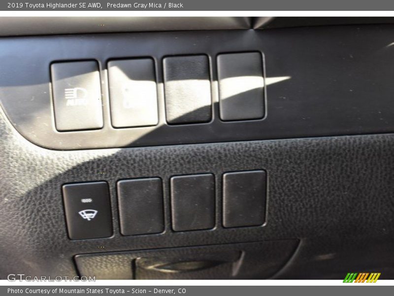Predawn Gray Mica / Black 2019 Toyota Highlander SE AWD