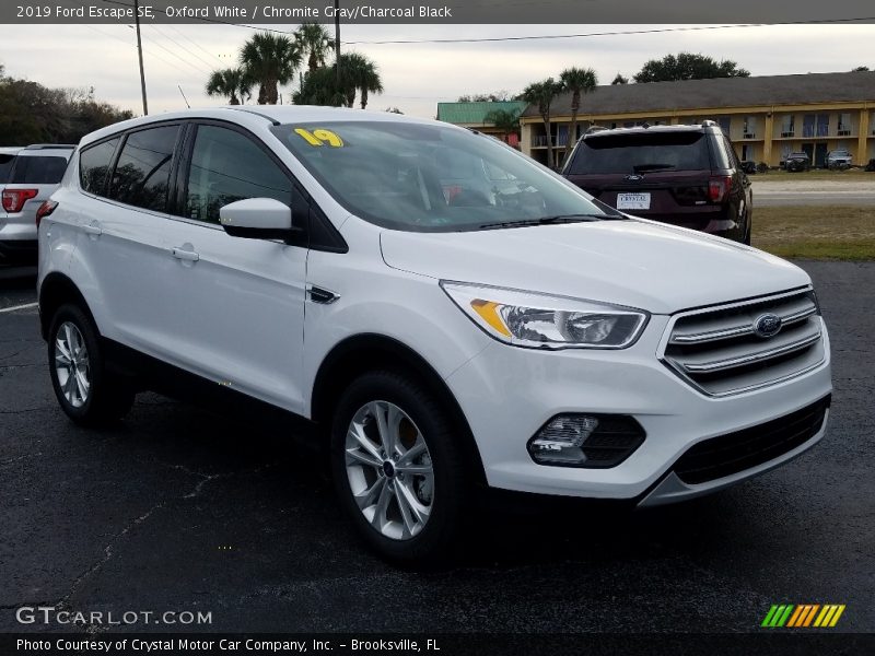 Oxford White / Chromite Gray/Charcoal Black 2019 Ford Escape SE