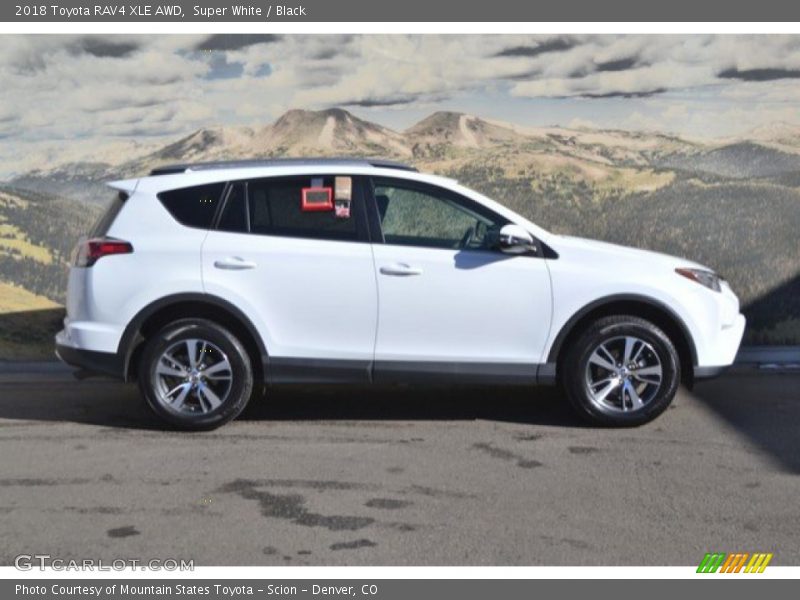 Super White / Black 2018 Toyota RAV4 XLE AWD