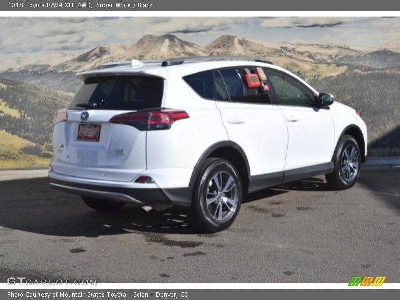 Super White / Black 2018 Toyota RAV4 XLE AWD