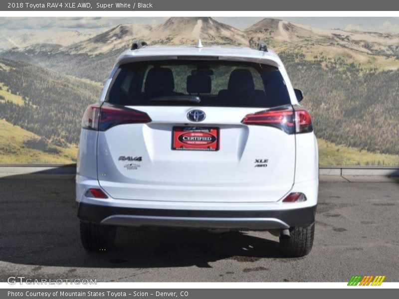 Super White / Black 2018 Toyota RAV4 XLE AWD