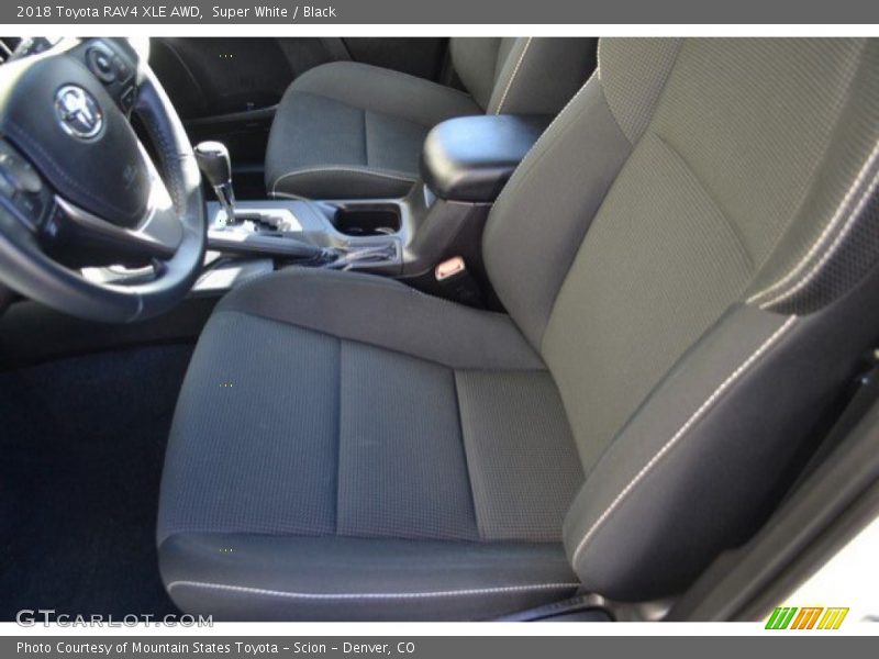Super White / Black 2018 Toyota RAV4 XLE AWD