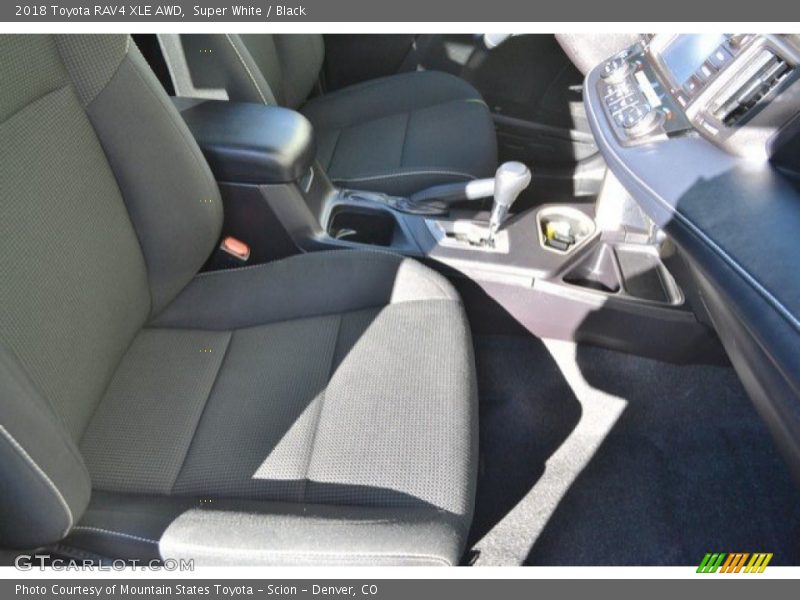 Super White / Black 2018 Toyota RAV4 XLE AWD