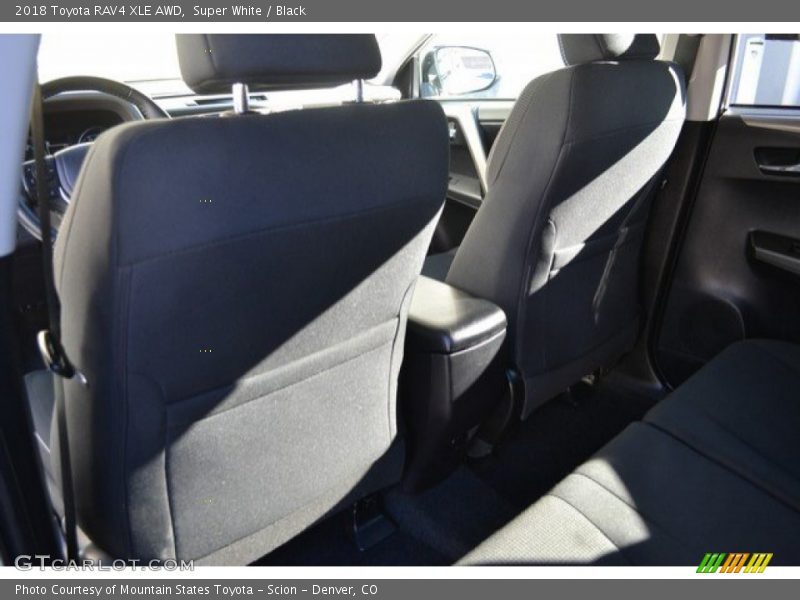 Super White / Black 2018 Toyota RAV4 XLE AWD