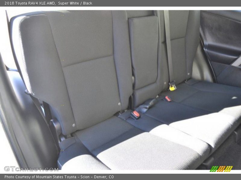 Super White / Black 2018 Toyota RAV4 XLE AWD