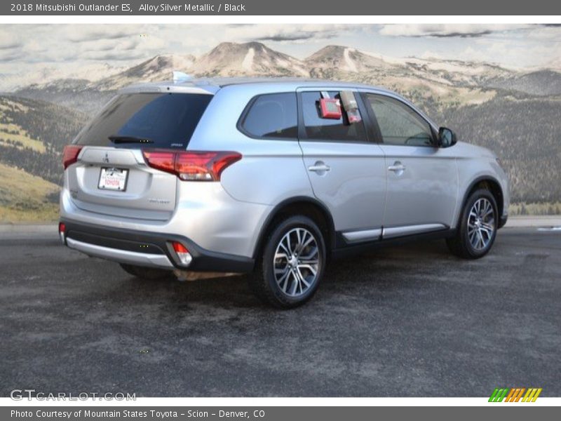 Alloy Silver Metallic / Black 2018 Mitsubishi Outlander ES