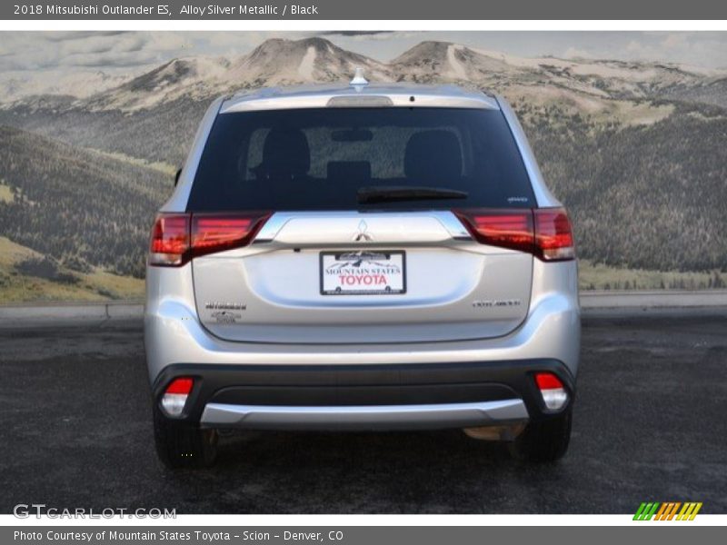 Alloy Silver Metallic / Black 2018 Mitsubishi Outlander ES